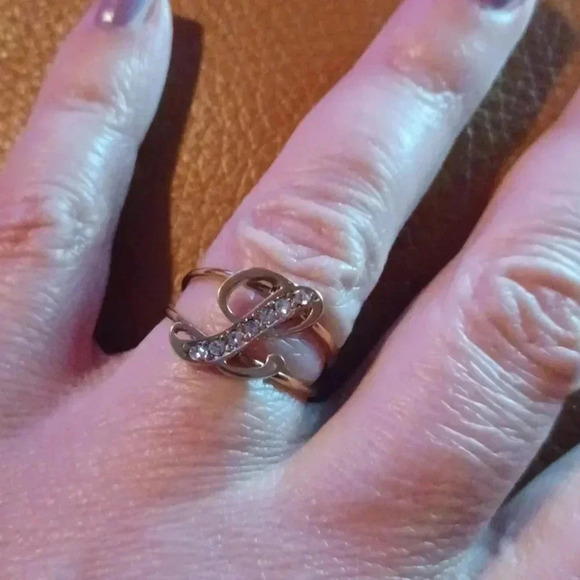 💙🌹Gold-plated letter "L" ring. yellow with faux diamonds - Picture 3 of 8